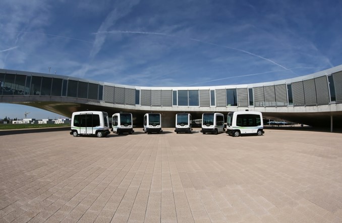 Autonomiczne autobusy w Las Vegas i w Paryżu