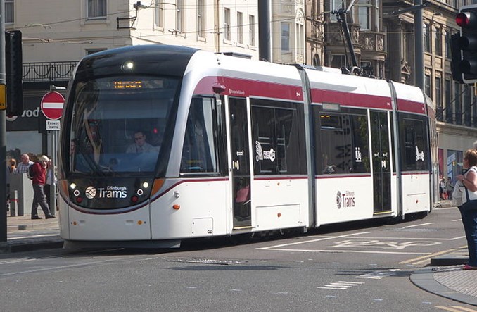 Edynburg zamyka tymczasowo główne ulice i poszerza chodniki