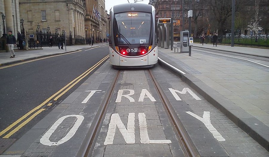 Tramwaj w Edynburgu postrachem rowerzystów Tramwaj w Edynburgu postrachem rowerzystów