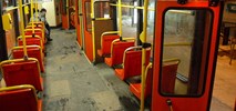 Gdańsk. Ul. Wróbla z zabytkowym tramwajem 