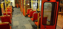 Gdańsk. Ul. Wróbla z zabytkowym tramwajem 