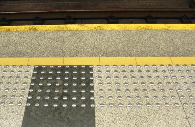 Metro: Wyznaczą trasy wolne od przeszkód na siedmiu stacjach I linii