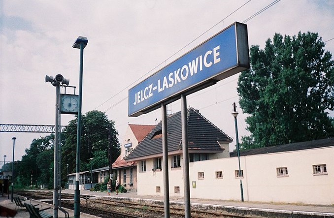 Jelcz–Laskowice zamawia przewozy autobusowe