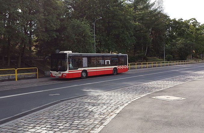 Jelenia Góra znów próbuje kupić dwa przegubowce