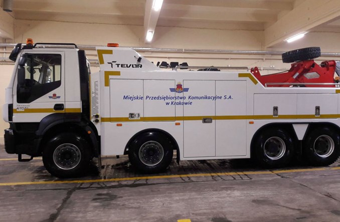 MPK w Krakowie zyskało nowoczesny holownik 