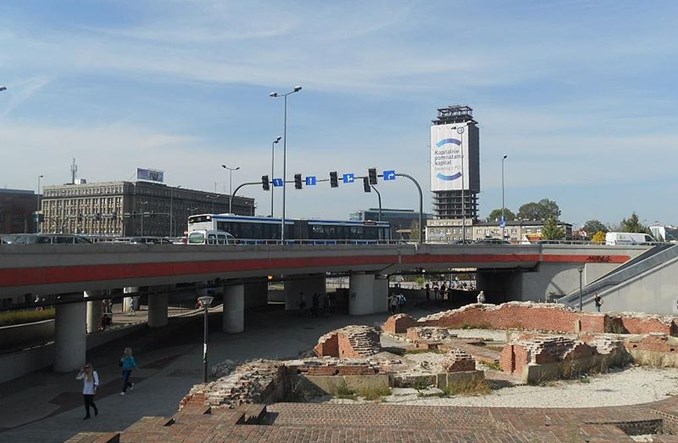 Informacja na Rondzie Mogilskim w Krakowie do poprawy