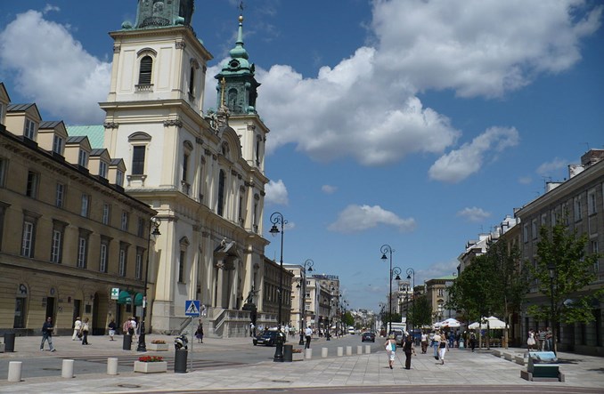 Warszawa. Rozjeżdżone Krakowskie Przedmieście i Nowy Świat do remontu