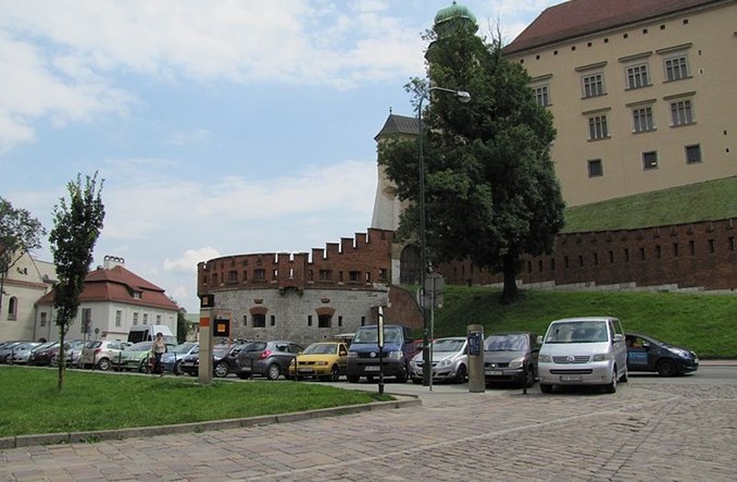 Kraków chce budować parkingi, ale nie może się za to zabrać