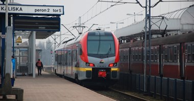 Łódź: Rozkłady kolei na przystankach miejskich