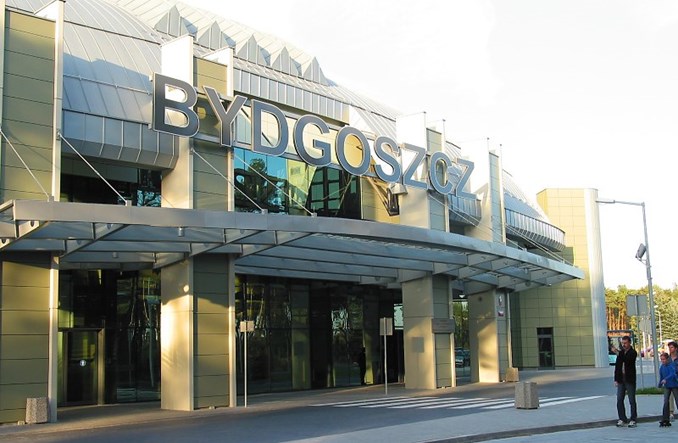 Toruń wozi pasażerów do lotniska w Bydgoszczy