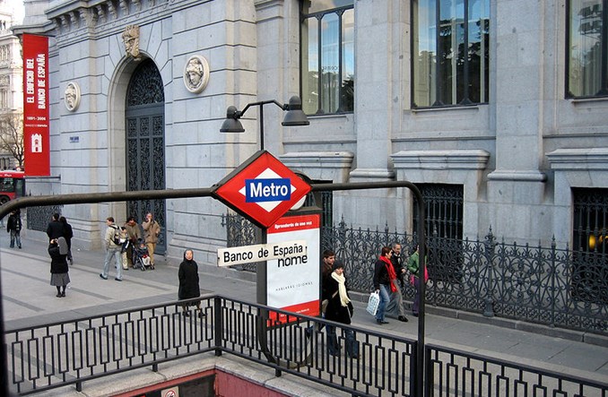 Raport UE. Warszawa wydała za dużo. W Madrycie za mało pasażerów