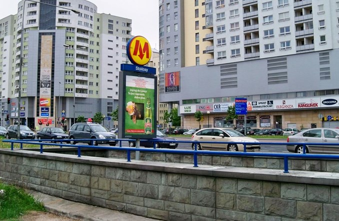 Metro: Chcą zadaszyć wejścia do metra na ośmiu stacjach