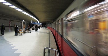 Metro testuje zapowiedzi pociągów na stacjach 