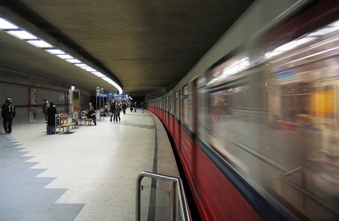 Metro testuje zapowiedzi pociągów na stacjach 