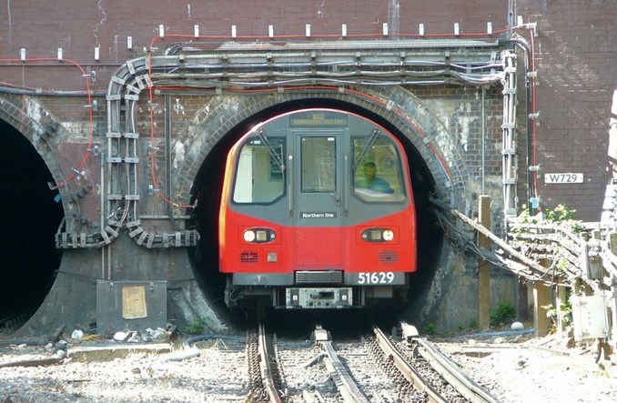 Londyn. Podróżujący metrem oddychają gorszym smogiem niż kierowcy