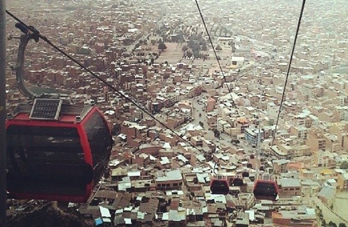 Boliwia. La Paz sięga chmur. Dzięki kolei gondolowej