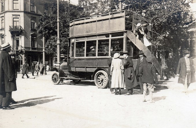 95 lat autobusów w Warszawie