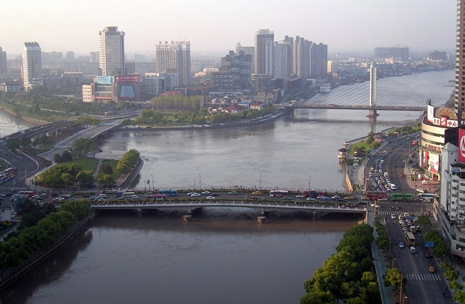 Chiny. W Ningbo jeździ autobus elektryczny ładowany w… 10 sekund