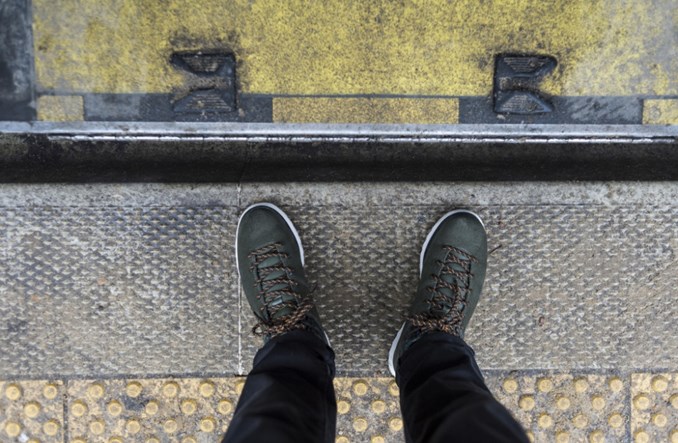 Warszawa: ZDM podwyższa przystanki, by pasażerom było łatwiej