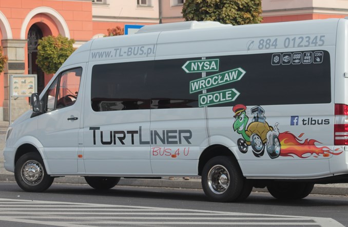 Busy opanowały transport na trasie Nysa-Wrocław. Kolej się budzi