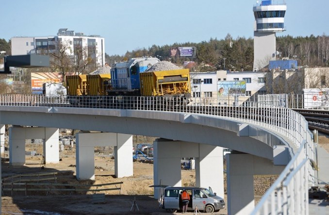 PKM. Próby obciążeniowe na estakadzie przy lotnisku
