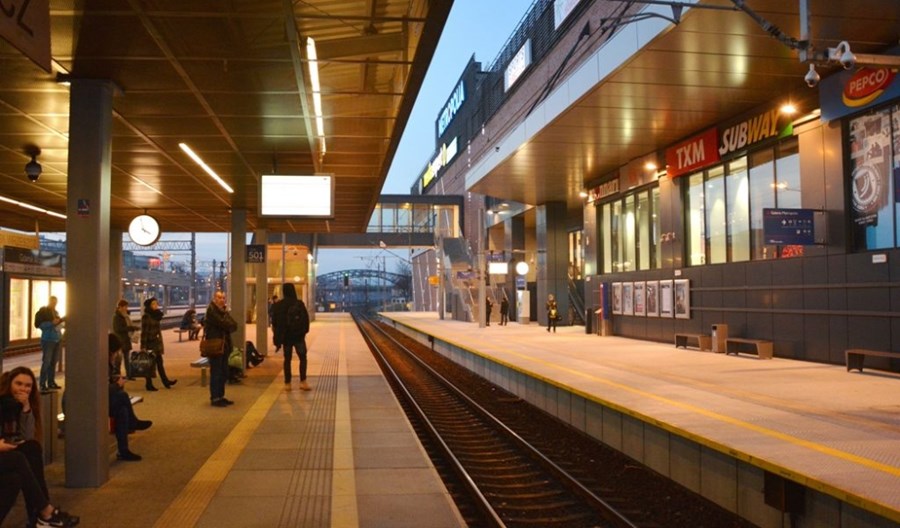 Gdańsk Wrzeszcz z „prywatnym” peronem SKM. Wyjście z dwóch stron Gdańsk Wrzeszcz z „prywatnym” peronem SKM. Wyjście z dwóch stron