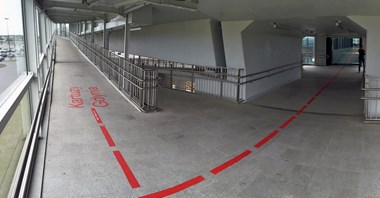 Czerwoną linią z lotniska na przystanek PKM