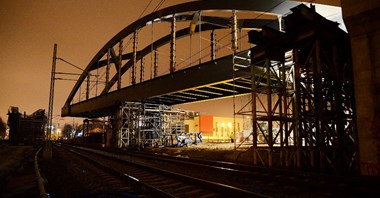  PKM. Początek nasuwania stalowego wiaduktu na Zaspie 