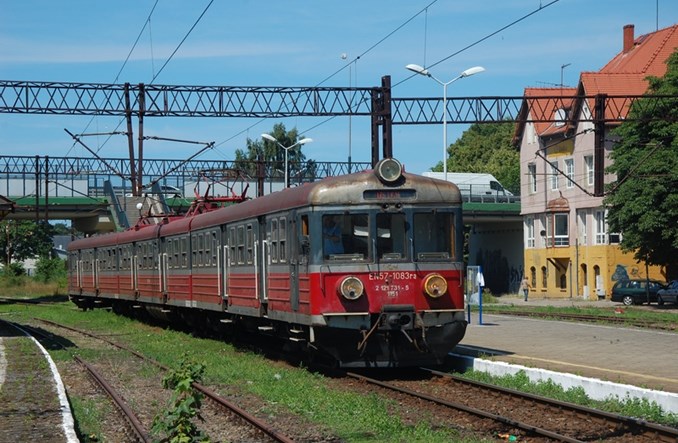 Ustka, pozostawiona bez pociągów, chce mieć przy dworcu węzeł transportowy