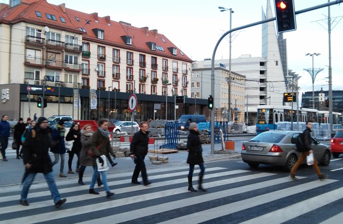 Wrocław: Nowe przejścia. Magistrat docenia pieszych, kierowcy są wściekli