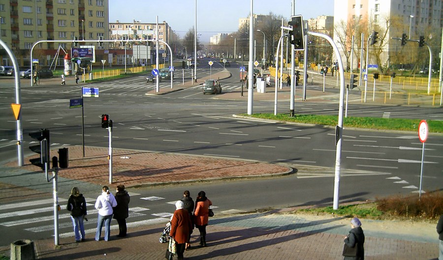 Warszawa. ZDM postuluje, by prawo jazdy tracić za omijanie przed pasami Warszawa. ZDM postuluje, by prawo jazdy tracić za omijanie przed pasami