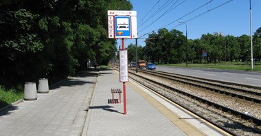 Tramwaje w Warszawie mają za dużo przystanków? 