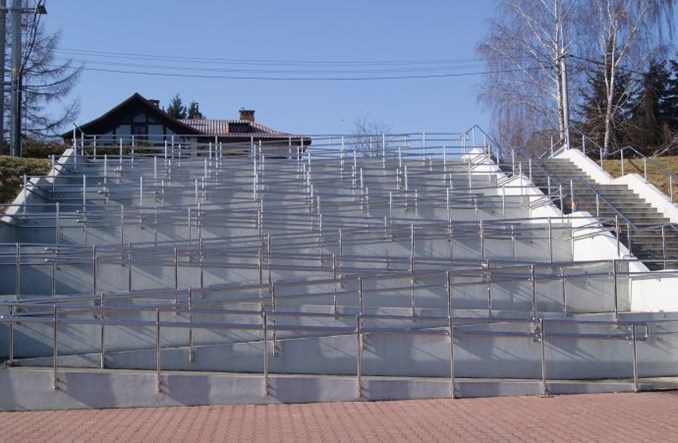 Niepełnosprawni o rampie w Siedlcach: Pieniądze wyrzucone w błoto