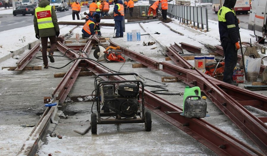 Warszawa: Pierwszy tramwajowy rozjazd z krzyżownicą głębokorowkową Warszawa: Pierwszy tramwajowy rozjazd z krzyżownicą głębokorowkową