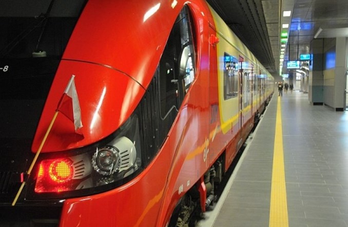 Dlaczego ludzie nie chcą dojeżdżać na Okęcie koleją?