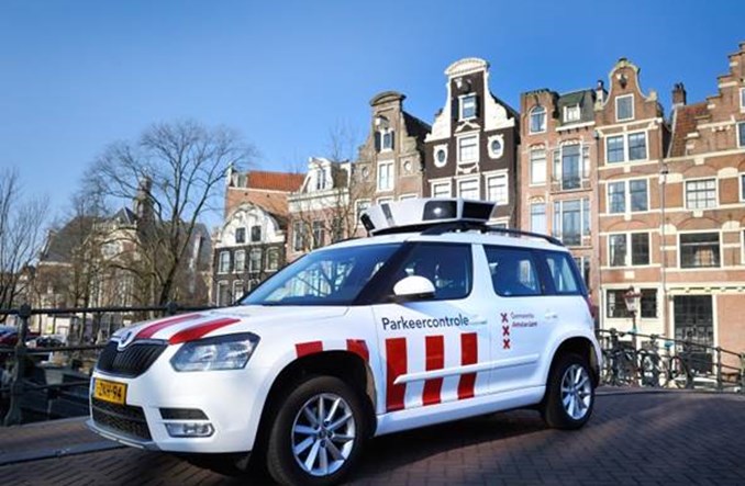 Parkowanie w Amsterdamie, czyli co robią zmotoryzowani Holendrzy