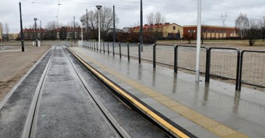 Warszawa: Tramwaj na Nowodworach podzielony na dwa