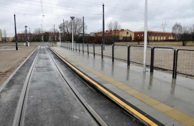 Warszawa: Tramwaj na Nowodworach podzielony na dwa