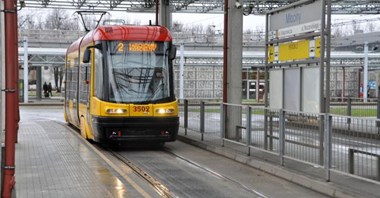 Kładą kabel do podstacji. Siedemnastka na Tarchomin w marcu?