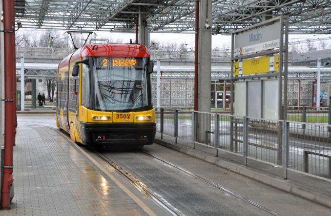 Kładą kabel do podstacji. Siedemnastka na Tarchomin w marcu?