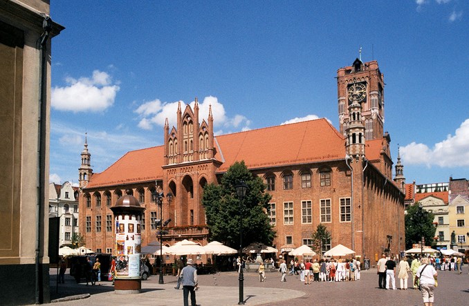 Toruń chodzi piechotą, Bydgoszcz jeździ komunikacją miejską