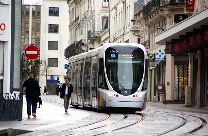 Francja: Budując tramwaj, odnawiamy ulice