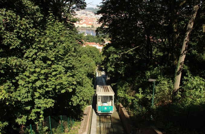 Praga: Funikularem na wieżę widokową