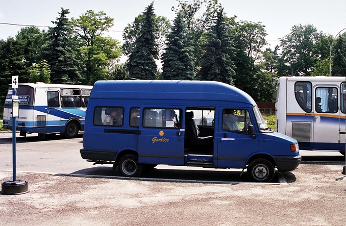 Komunikacja autobusowa coraz bardziej dalekobieżna