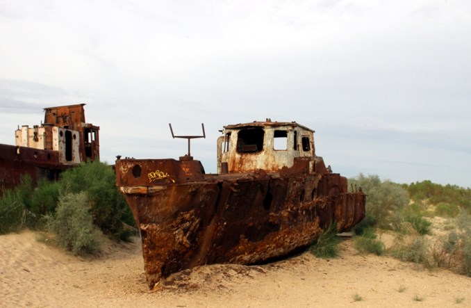 Uzbekistan: Port, z którego odeszło morze