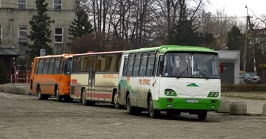 Publiczny transport zbiorowy w Polsce. Studium upadku