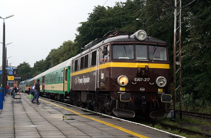 Kolej budzi się ze sprzedażowego letargu
