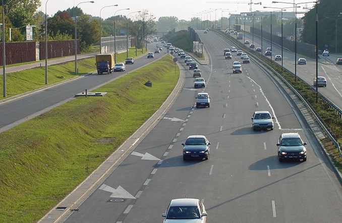 Warszawa. Każdego dnia granicę miasta przekracza milion aut