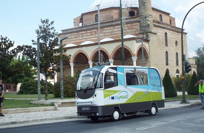 Autonomiczny autobus jeździ po greckiej Trikali