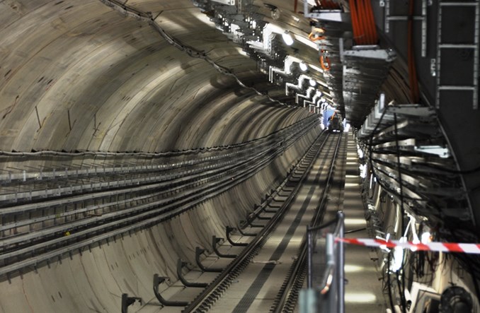 Metro: Pierwszy pociąg pod Wisłą. Budowa zaawansowana w 97%
